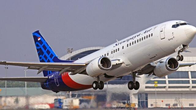 Indonesian Boeing 737 airplane loses! Самолет Боинг 737 изчезна минути след излитане от Джакарта