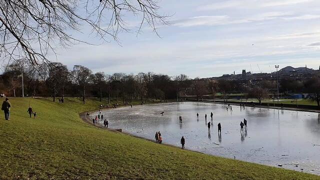 Ice skating in Inverleith Park