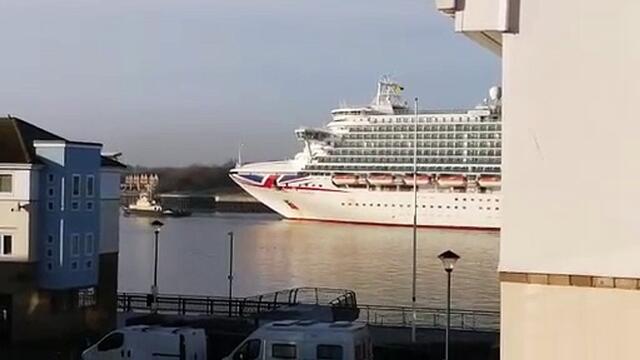 Huge Caribbean cruise ship Azura sails into River Tyne