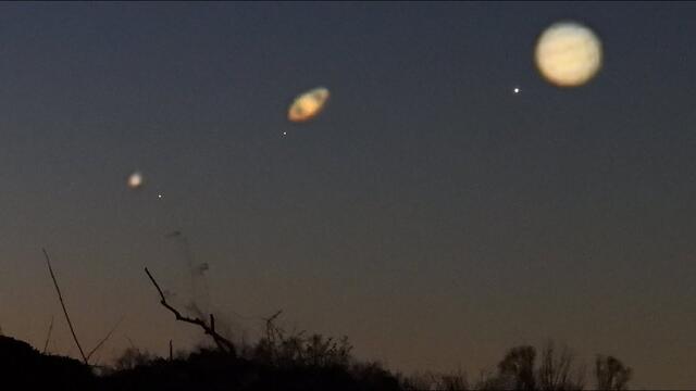 Saturn, Jupiter, Mars conjunction - Zooming planets