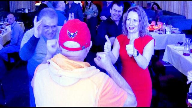 Валерий Палаускас  -  ДЕВОЧКА НА СВИДАНИЕ К МАЛЬЧИКУ В ПАРК СПЕШИТ