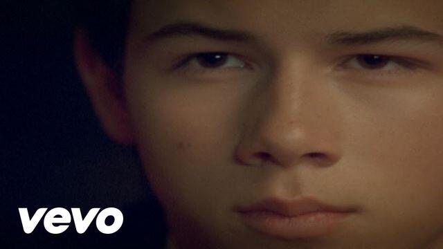 Jonas Brothers - Burnin' Up (Official Music Video)