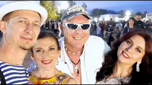 Валерий Палаускас   -   СЕКСУАЛЬНАЯ В ПЛАТЬЕ В РОМАШКУ