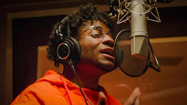 Mooski "Track Star" (Live Performance) | Open Mic