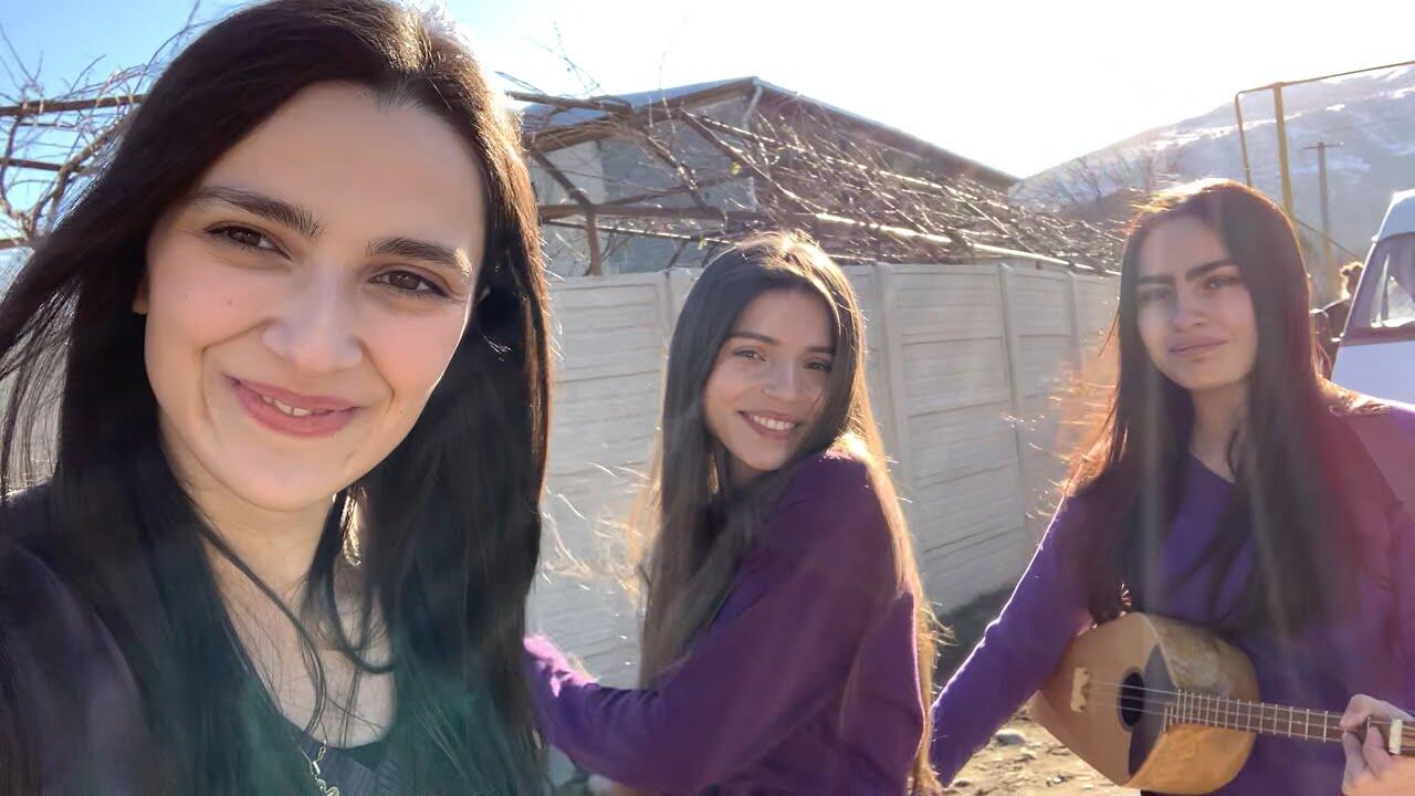 Мариам курасбедиани мандили. Мариам курасбедиани мандили. Топ грузинских песен. Девушка из трио мандили. Топ грузинских песен.