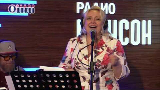 Людмила Шаронова - А над озером