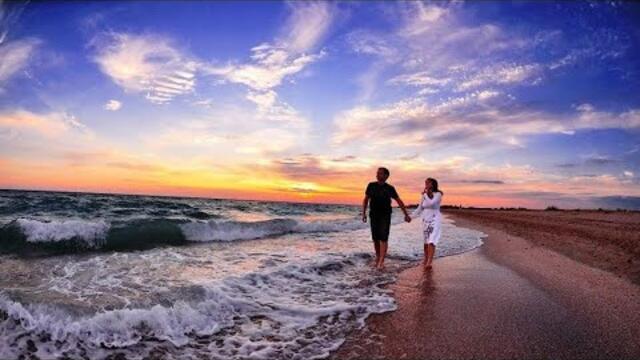 Валерий Власов  ★ В белом платье с пояском.