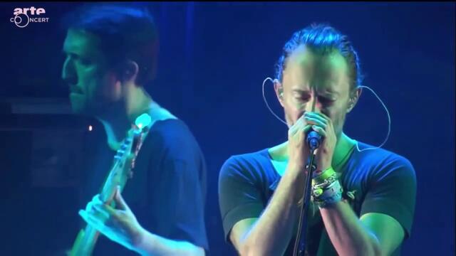 Radiohead chante son tube "Creep" en live