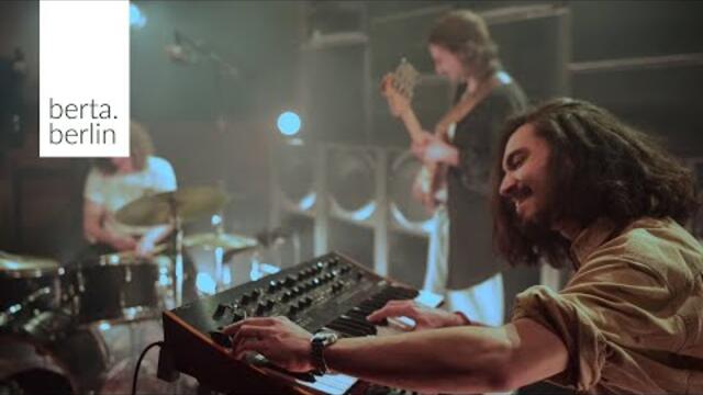 Triorität - live @ Club Gretchen | LIVING IN A BOX