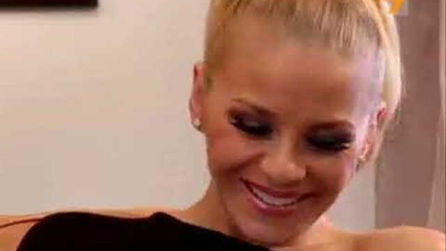 Десислава в Панаир на суетата с Албена Вулева