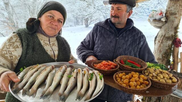 Sacda Sudak Balığı Hazırladıq, Cooking Zander Fish on a Campfire in Sadj Grill, Relaxing Video