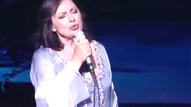 „Όταν βλέπετε να κλαίω“ – Χάρις Αλεξίου