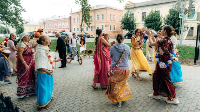 ПЕРВАЯ ХАРИНАМА В ИРБИТЕ за 390 лет. Эпизод 4. FIRST HARINAMA IN IRBIT. Gaja Hanta das. 07.08.2021.