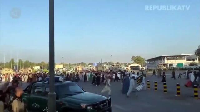 Suasana Saat Warga Afghanistan Bergegas Tinggalkan Kabul