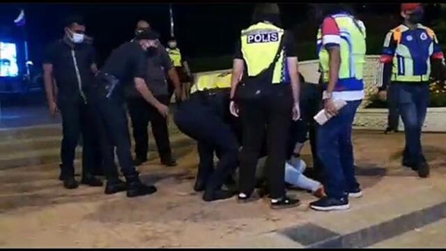 Police detain #Lawan attendee at Dataran Merdeka