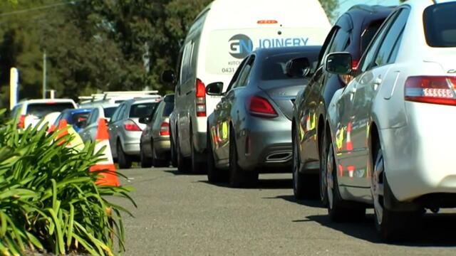 NSW records three deaths and 830 new COVID cases