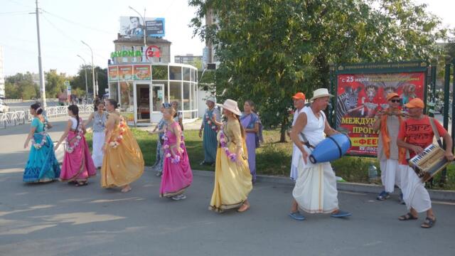 Харинама-санкиртана в жару +35. Эпизод 3. Ранганатх дас. Harinama-sankirtana in Yekaterinburg