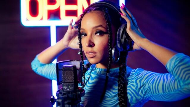 Tinashe "Bouncin'" (Live Performance) | Open Mic