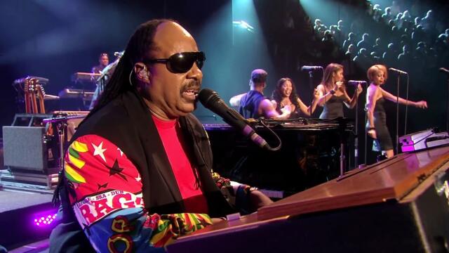 Stevie Wonder chante "Sir Duke" en live