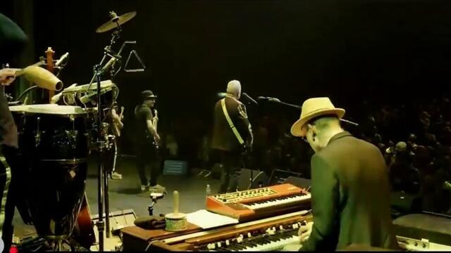 Bernard Lavilliers chante "Stand the ghetto"