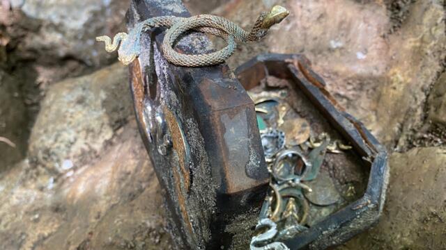 Sonunda Büyük Define Kasası içi Altın Yılan !!!