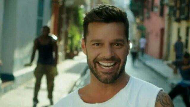 Ricky Martin ft. Yotuel - La Mordidita Official Video