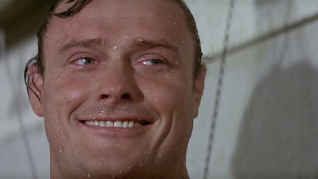 Le Corniaud - Dans les douches