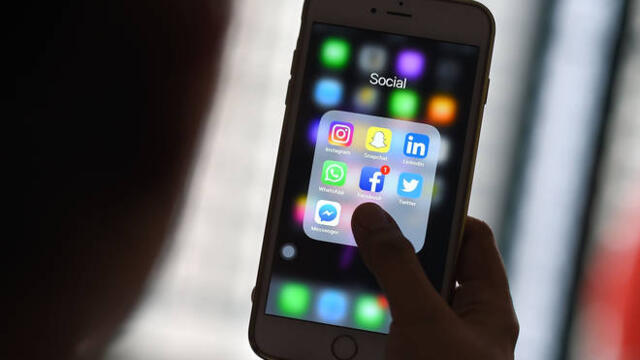 Facebook,Messenger,Whatsapp Instagram Not Working In Bulgaria -  Facebook все още не е коментирал прекъсването
