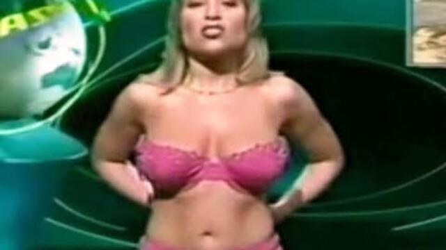 NAKED NEWS!! PRESENTER SEKSI