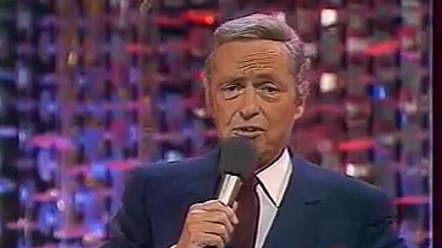 Wham! chante son tube "Wake me up before you go-go"