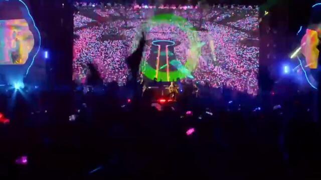 Coldplay chante "Charlie Brown" en live