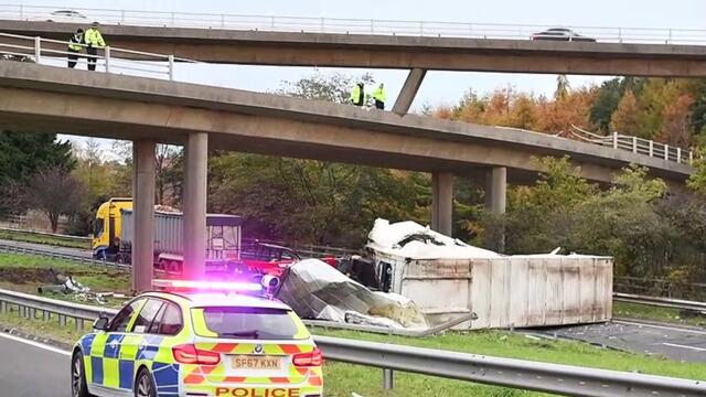 M90 Accident - Lorry  driver dies in early morning crash