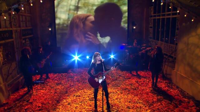 Taylor Swift chante la version de 10 minutes de "All Too Well"