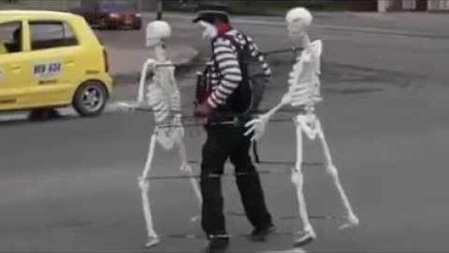 Fantástico artista en la calle