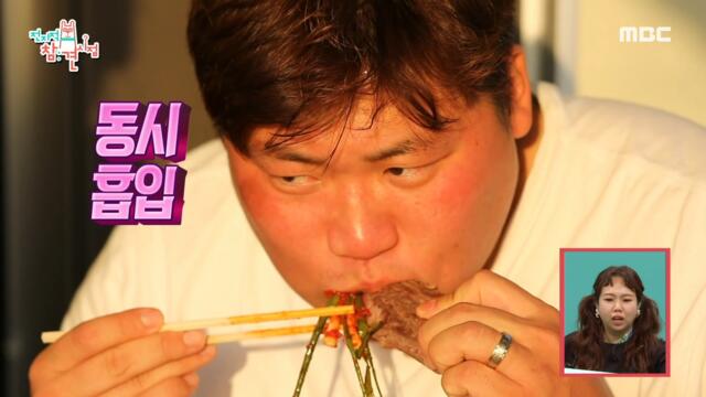 [HOT] The best kimchi eating show. Boiled pork with a chun-tung kimchi scarf., 전지적 참견 시점 211127