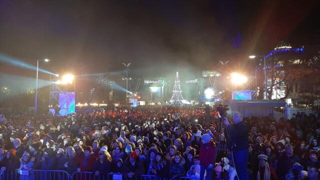 Весели празници от Бургас 🎅🏼 Merry Christmas 2021 🎄 🎅🏼
