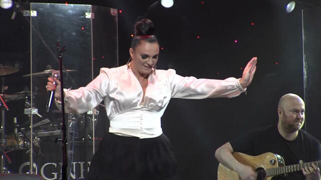 Елена Ваенга  - "Сердце напополам"