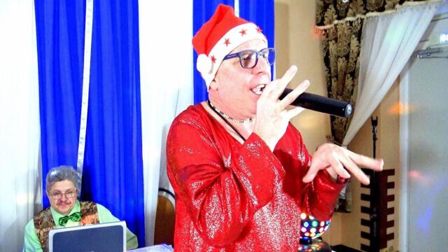 Валерий Палаускас   -   ТАНЦУЯ ПАДАЕТ СНЕГ - Новогодняя 2022