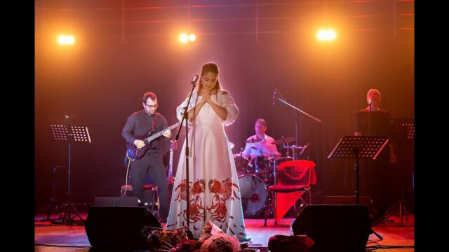 Алёна Петровская -"Над землёй моей"