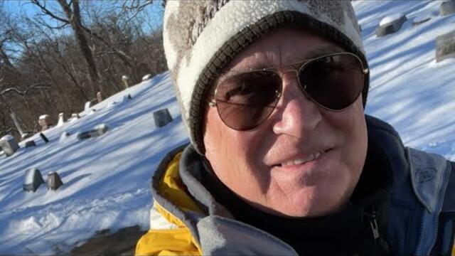 🍅 Les Go!!! Bluff City Cemetery in Elgin, Illinois.