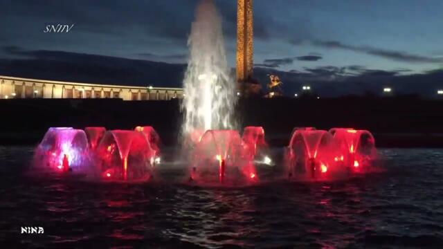 Вдовновляющая Красивая Музыка и Игра Цветных Фонтанов!