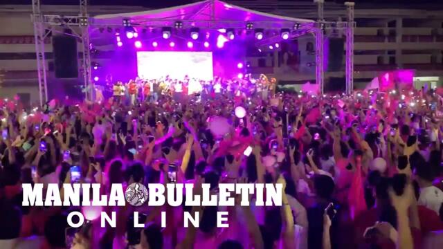 Capping off the Cebu rally, the Leni-Kiko slate sings “I love Cebu” with supporters.