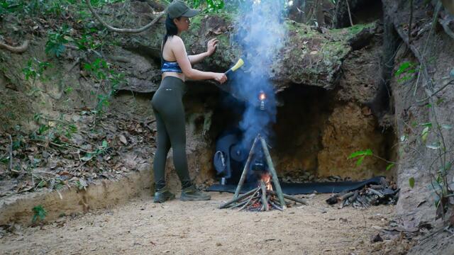 Solo Winter Camping Overnight - Building an Underground Shelter