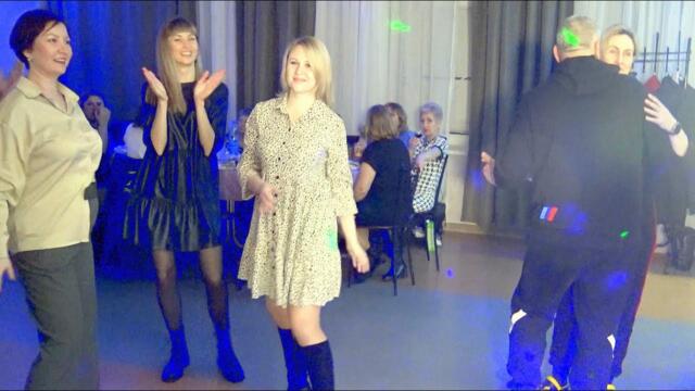 Валерий Палаускас  -   ПЛАЧЕТ ОДИНОКО БЕЛАЯ БЕРЁЗА