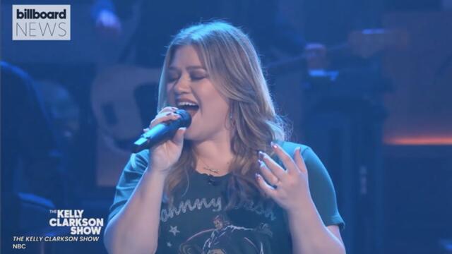 Kelly Clarkson Gets ‘Nostalgic’ With New Performance of an Old Song | Billboard News