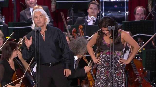 А. Нетребко и Д. Хворостовский  - "Подмосковные вечера"/  Красная Площадь.