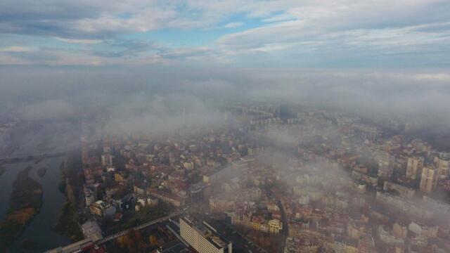 Днес се изсипва прах от Сахара със силен вятър! Жълт код утре в Пловдив! Вятър до 90 км/ч на 1 април