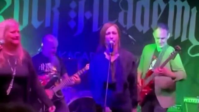 Vera Farmiga sings Iron Maiden "The Trooper" with Scott Ian (Anthax)