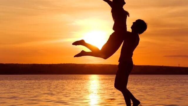 ВЛЮБЛЁННЫЕ В МОРЕ...