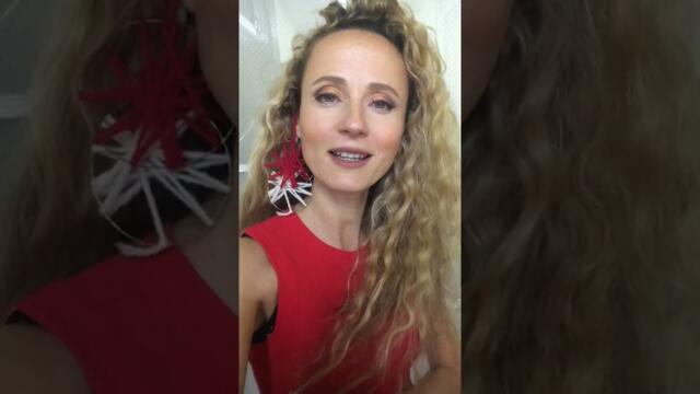 Деси Добрева [ПЕЙ МИ СЕ] - Баба Марта бързала